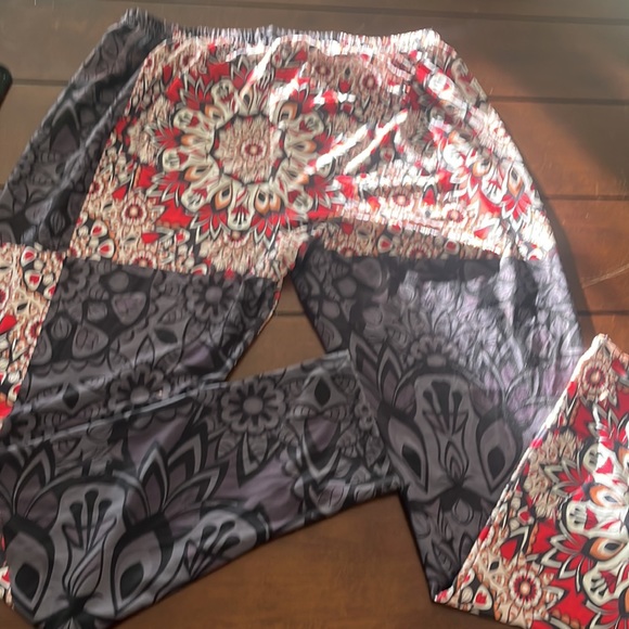 Lily by Firmiana Grey Black Floral Leggings size 1XL - Picture 4 of 8